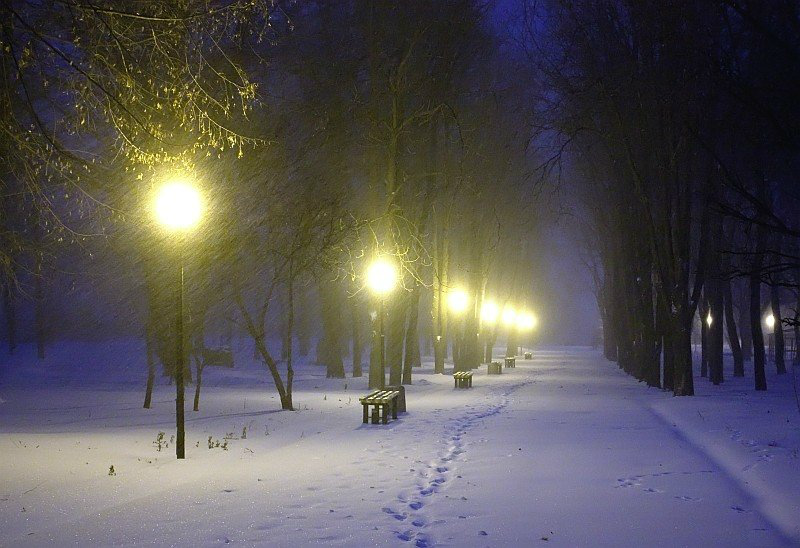 Вечером сильный. Метель вечер город. Метель вечером. Зима вечер метель. Зимняя Февральская ночь.